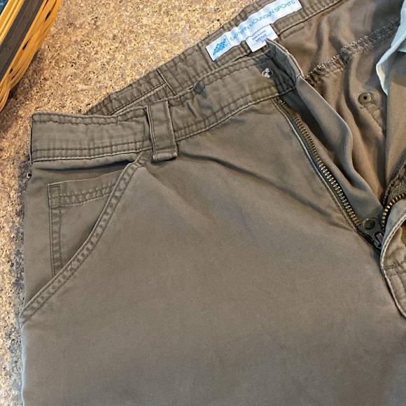 Eastern Mountain Sports Pants BROKEN BUTTON Size 34 But May Run Smaller - Picture 5 of 17